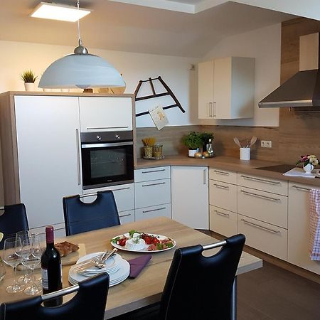 Ferienwohnung An Der Kleinen Schreinerei Hallschlag Szoba fotó